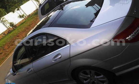 Sayi Na hannu Mercedes-Benz C–Class Gris Mota in Kigali a Rwanda Sayi Na hannu Mercedes-Benz C–Class Gris Mota in Kigali a Rwanda
