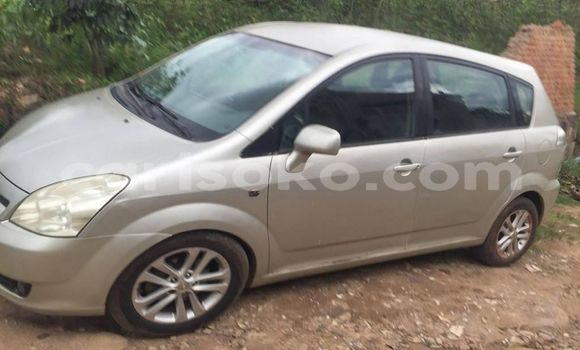 Sayi Na hannu Toyota Corolla Verso Gris Mota in Kigali a Rwanda Sayi Na hannu Toyota Corolla Verso Gris Mota in Kigali a Rwanda