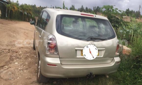 Sayi Na hannu Toyota Corolla Verso Gris Mota in Kigali a Rwanda Sayi Na hannu Toyota Corolla Verso Gris Mota in Kigali a Rwanda