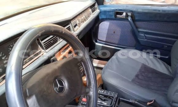 Sayi Na hannu Mercedes-Benz 190 Vert Mota in Kigali a Rwanda Sayi Na hannu Mercedes-Benz 190 Vert Mota in Kigali a Rwanda