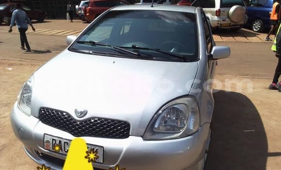 Sayi Na hannu Toyota Vitz Gris Mota in Kigali a Rwanda Sayi Na hannu Toyota Vitz Gris Mota in Kigali a Rwanda