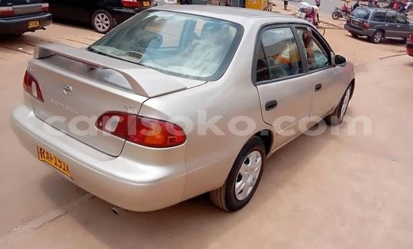 Sayi Na hannu Toyota Corolla Marron Mota in Kigali a Rwanda Sayi Na hannu Toyota Corolla Marron Mota in Kigali a Rwanda