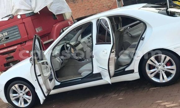 Sayi Na hannu Mercedes-Benz C–Class Blanc Mota in Kigali a Rwanda Sayi Na hannu Mercedes-Benz C–Class Blanc Mota in Kigali a Rwanda