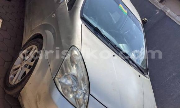 Sayi Na hannu Toyota Corolla Verso Gris Mota in Kigali a Rwanda Sayi Na hannu Toyota Corolla Verso Gris Mota in Kigali a Rwanda