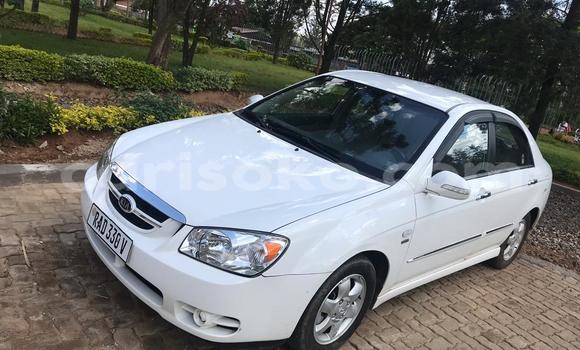 Acheter Occasion Voiture Kia Cerato Blanc à Kigali, Rwanda Acheter Occasion Voiture Kia Cerato Blanc à Kigali, Rwanda