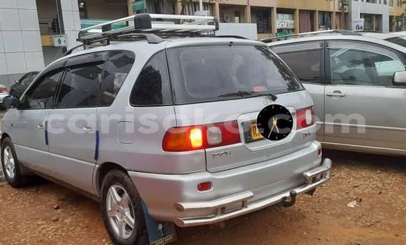 Sayi Na hannu Toyota Verso Gris Mota in Kigali a Rwanda Sayi Na hannu Toyota Verso Gris Mota in Kigali a Rwanda