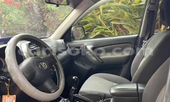 Sayi Na hannu Toyota RAV4 Bleu Mota in Kigali a Rwanda Sayi Na hannu Toyota RAV4 Bleu Mota in Kigali a Rwanda