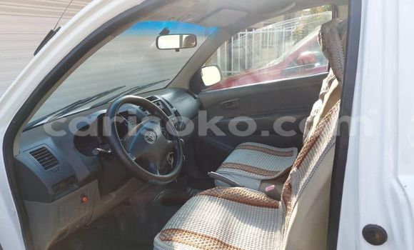 Sayi Na hannu Toyota Hilux Blanc Mota in Kigali a Rwanda Sayi Na hannu Toyota Hilux Blanc Mota in Kigali a Rwanda