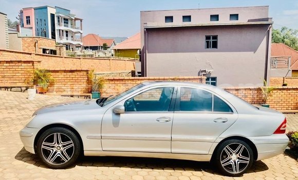 Sayi Na hannu Mercedes-Benz C–Class Gris Mota in Kigali a Rwanda Sayi Na hannu Mercedes-Benz C–Class Gris Mota in Kigali a Rwanda
