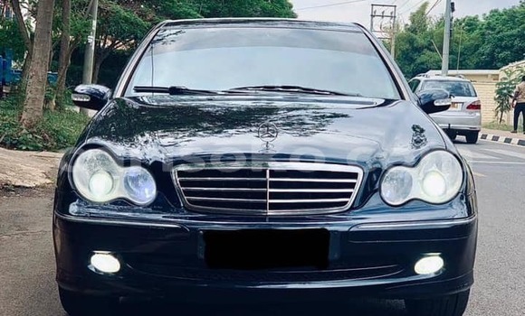 Acheter Occasion Voiture Mercedes-Benz C–Class Bleu à Kigali, Rwanda Acheter Occasion Voiture Mercedes-Benz C–Class Bleu à Kigali, Rwanda