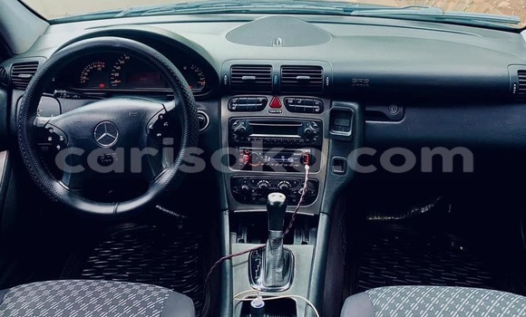 Acheter Occasion Voiture Mercedes-Benz C–Class Bleu à Kigali, Rwanda Acheter Occasion Voiture Mercedes-Benz C–Class Bleu à Kigali, Rwanda