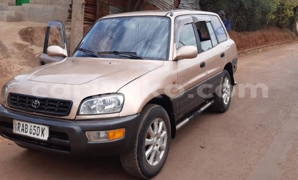 Acheter Occasion Voiture Toyota RAV4 Marron à Kigali, Rwanda Acheter Occasion Voiture Toyota RAV4 Marron à Kigali, Rwanda