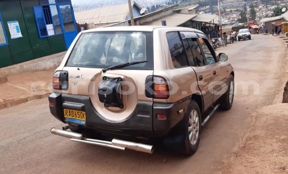 Acheter Occasion Voiture Toyota RAV4 Marron à Kigali, Rwanda Acheter Occasion Voiture Toyota RAV4 Marron à Kigali, Rwanda