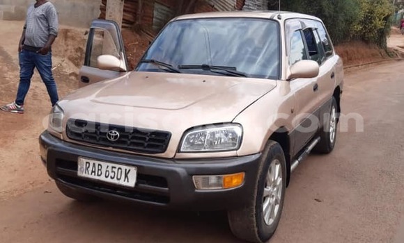 Acheter Occasion Voiture Toyota RAV4 Marron à Kigali, Rwanda Acheter Occasion Voiture Toyota RAV4 Marron à Kigali, Rwanda
