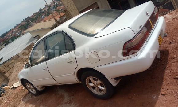 اشتري مستعمل Toyota Corolla Blanc سيارة في Kigali في Rwanda اشتري مستعمل Toyota Corolla Blanc سيارة في Kigali في Rwanda