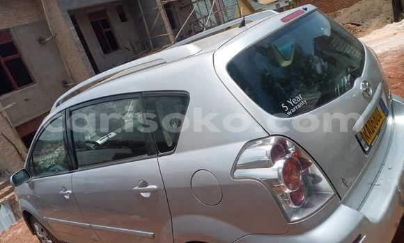 اشتري مستعمل Toyota Corolla Verso Gris سيارة في Kigali في Rwanda اشتري مستعمل Toyota Corolla Verso Gris سيارة في Kigali في Rwanda