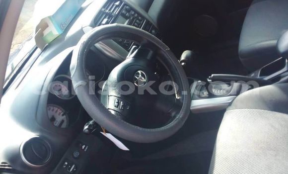 Acheter Occasion Voiture Toyota RAV4 Bleu à Kigali, Rwanda Acheter Occasion Voiture Toyota RAV4 Bleu à Kigali, Rwanda