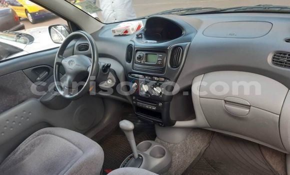 Acheter Occasion Voiture Toyota Yaris Verso Bleu à Kigali, Rwanda Acheter Occasion Voiture Toyota Yaris Verso Bleu à Kigali, Rwanda