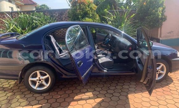 اشتري مستعمل Toyota Avensis Bleu سيارة في Kigali في Rwanda اشتري مستعمل Toyota Avensis Bleu سيارة في Kigali في Rwanda