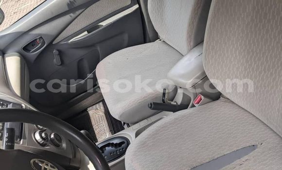 اشتري مستعمل Toyota Yaris Bleu سيارة في Kigali في Rwanda اشتري مستعمل Toyota Yaris Bleu سيارة في Kigali في Rwanda