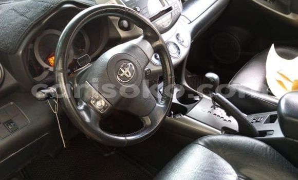 Acheter Occasion Voiture Toyota RAV4 Noir à Kigali, Rwanda Acheter Occasion Voiture Toyota RAV4 Noir à Kigali, Rwanda