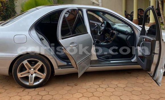 Acheter Occasion Voiture Mercedes-Benz C–Class Gris à Kigali, Rwanda Acheter Occasion Voiture Mercedes-Benz C–Class Gris à Kigali, Rwanda
