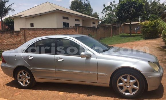 Acheter Occasion Voiture Mercedes-Benz C–Class Gris à Kigali, Rwanda Acheter Occasion Voiture Mercedes-Benz C–Class Gris à Kigali, Rwanda