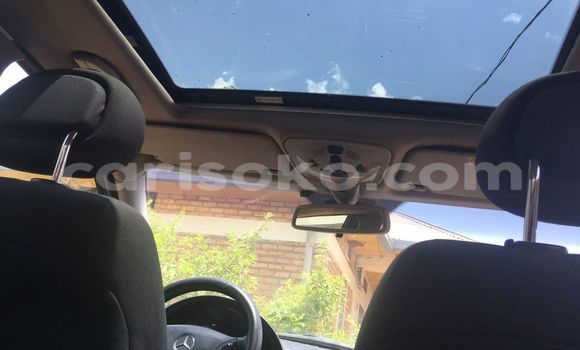 Acheter Occasion Voiture Mercedes-Benz C–Class Gris à Kigali, Rwanda Acheter Occasion Voiture Mercedes-Benz C–Class Gris à Kigali, Rwanda