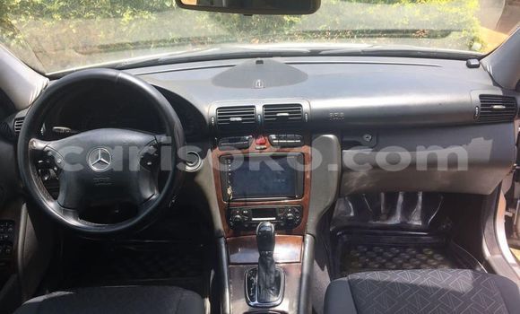 Acheter Occasion Voiture Mercedes-Benz C–Class Gris à Kigali, Rwanda Acheter Occasion Voiture Mercedes-Benz C–Class Gris à Kigali, Rwanda