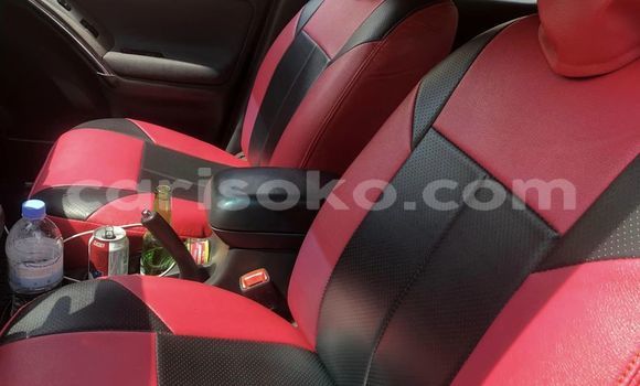 Acheter Occasion Voiture Toyota Matrix Noir à Kigali, Rwanda Acheter Occasion Voiture Toyota Matrix Noir à Kigali, Rwanda