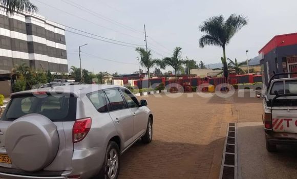 Acheter Occasion Voiture Toyota RAV4 Gris à Kigali, Rwanda Acheter Occasion Voiture Toyota RAV4 Gris à Kigali, Rwanda