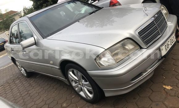 Acheter Occasion Voiture Mercedes-Benz C–Class Gris à Kigali, Rwanda Acheter Occasion Voiture Mercedes-Benz C–Class Gris à Kigali, Rwanda