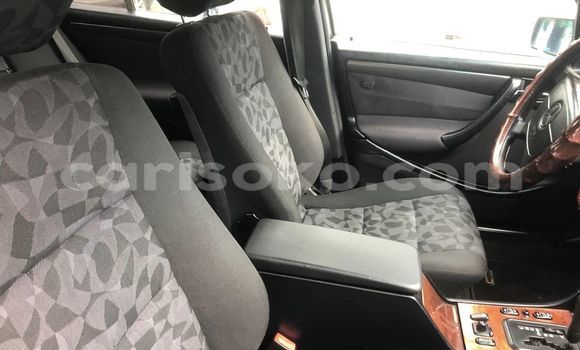 Acheter Occasion Voiture Mercedes-Benz C–Class Gris à Kigali, Rwanda Acheter Occasion Voiture Mercedes-Benz C–Class Gris à Kigali, Rwanda