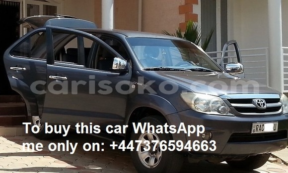 Sayi Na hannu Toyota Fortuner Gris Mota in Kigali a Rwanda Sayi Na hannu Toyota Fortuner Gris Mota in Kigali a Rwanda