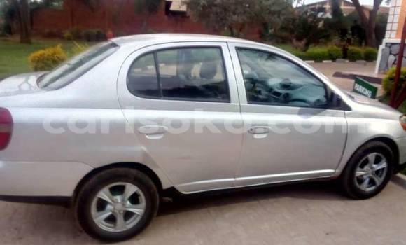 Acheter Occasion Voiture Toyota Echo Gris à Kigali, Rwanda Acheter Occasion Voiture Toyota Echo Gris à Kigali, Rwanda