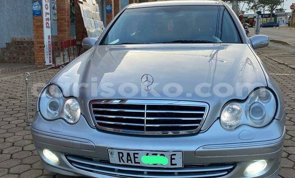 Acheter Occasion Voiture Mercedes-Benz C–Class Gris à Kigali, Rwanda Acheter Occasion Voiture Mercedes-Benz C–Class Gris à Kigali, Rwanda