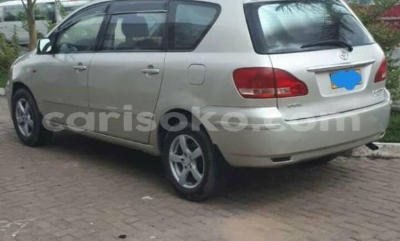 Acheter Occasion Voiture Toyota Avensis Verso Gris à Kigali, Rwanda Acheter Occasion Voiture Toyota Avensis Verso Gris à Kigali, Rwanda