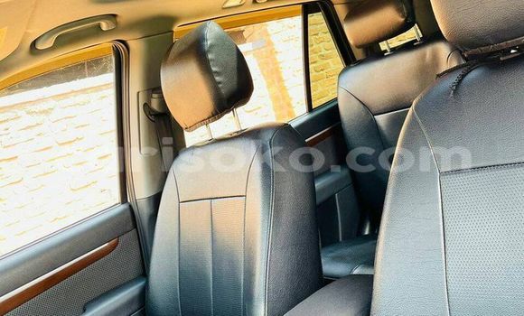 Acheter Occasion Voiture Hyundai Santa Fe Gris à Kigali, Rwanda Acheter Occasion Voiture Hyundai Santa Fe Gris à Kigali, Rwanda