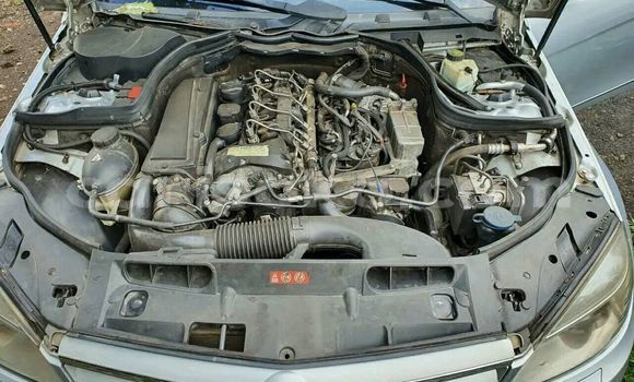 Acheter Occasion Voiture Mercedes-Benz C–Class Gris à Kigali, Rwanda Acheter Occasion Voiture Mercedes-Benz C–Class Gris à Kigali, Rwanda