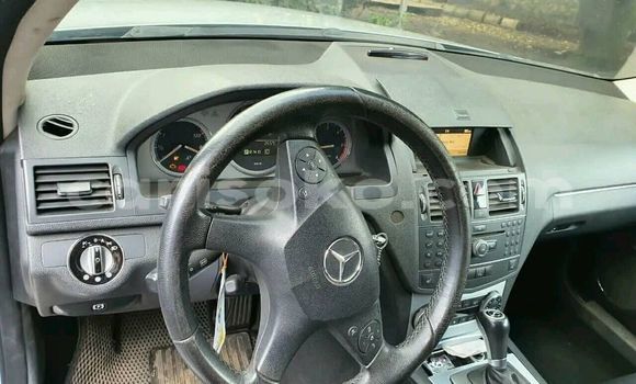 Acheter Occasion Voiture Mercedes-Benz C–Class Gris à Kigali, Rwanda Acheter Occasion Voiture Mercedes-Benz C–Class Gris à Kigali, Rwanda