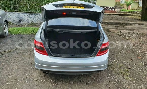 Acheter Occasion Voiture Mercedes-Benz C–Class Gris à Kigali, Rwanda Acheter Occasion Voiture Mercedes-Benz C–Class Gris à Kigali, Rwanda