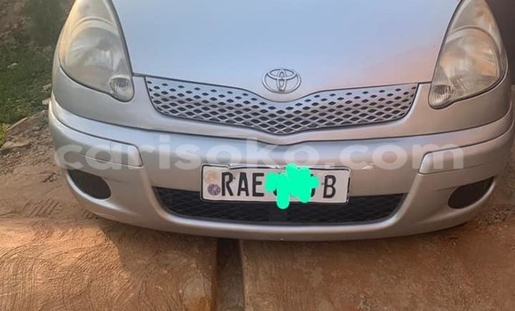 Acheter Occasion Voiture Toyota Yaris Gris à Kigali, Rwanda Acheter Occasion Voiture Toyota Yaris Gris à Kigali, Rwanda