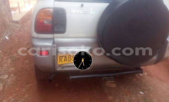 Acheter Occasion Voiture Toyota RAV4 Blanc à Kigali, Rwanda Acheter Occasion Voiture Toyota RAV4 Blanc à Kigali, Rwanda