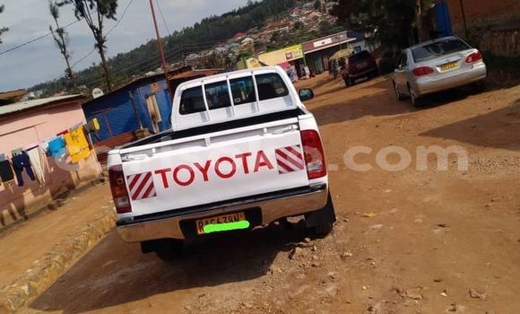 اشتري مستعمل Toyota Hilux Blanc سيارة في Kigali في Rwanda اشتري مستعمل Toyota Hilux Blanc سيارة في Kigali في Rwanda