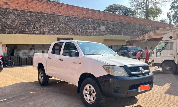 اشتري مستعمل Toyota Hilux Blanc سيارة في Kigali في Rwanda اشتري مستعمل Toyota Hilux Blanc سيارة في Kigali في Rwanda