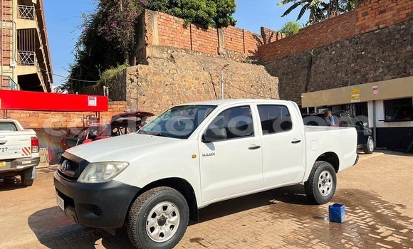 اشتري مستعمل Toyota Hilux Blanc سيارة في Kigali في Rwanda اشتري مستعمل Toyota Hilux Blanc سيارة في Kigali في Rwanda