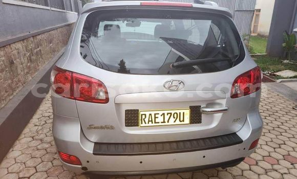 Sayi Na hannu Hyundai Santa Fe Gris Mota in Kigali a Rwanda Sayi Na hannu Hyundai Santa Fe Gris Mota in Kigali a Rwanda