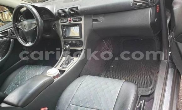 Sayi Na hannu Mercedes-Benz CLK–Class Noir Mota in Kigali a Rwanda Sayi Na hannu Mercedes-Benz CLK–Class Noir Mota in Kigali a Rwanda