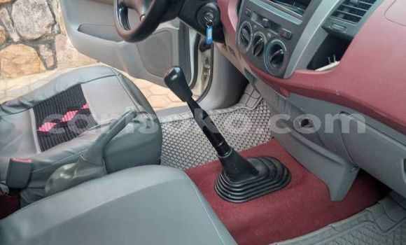 Sayi Na hannu Toyota Hilux Blanc Mota in Kigali a Rwanda Sayi Na hannu Toyota Hilux Blanc Mota in Kigali a Rwanda