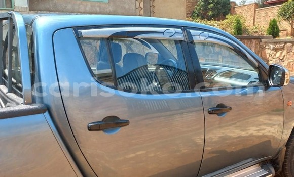 Sayi Na hannu Mitsubishi L200 Bleu Mota in Kigali a Rwanda Sayi Na hannu Mitsubishi L200 Bleu Mota in Kigali a Rwanda